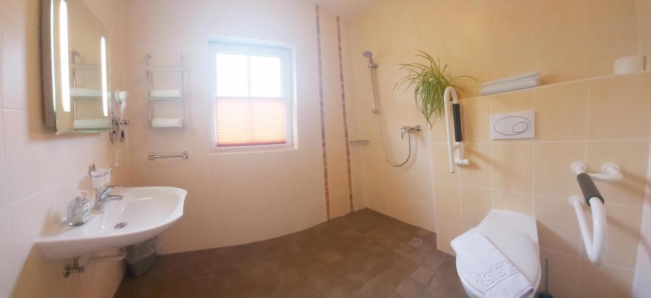 Hotel "Pension Marlis" Garni Reichenberg  エクステリア 写真