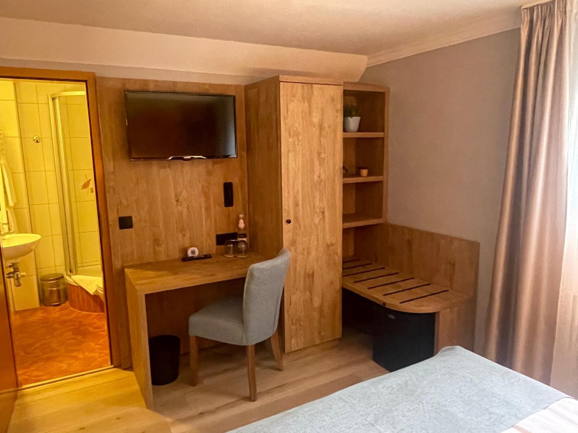 Hotel "Pension Marlis" Garni Reichenberg  エクステリア 写真
