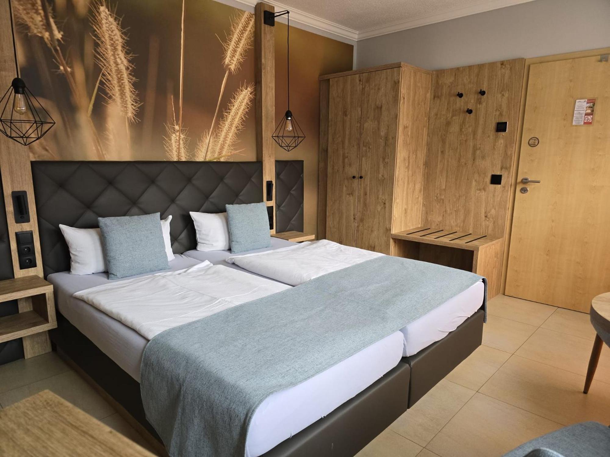 Hotel "Pension Marlis" Garni Reichenberg  エクステリア 写真