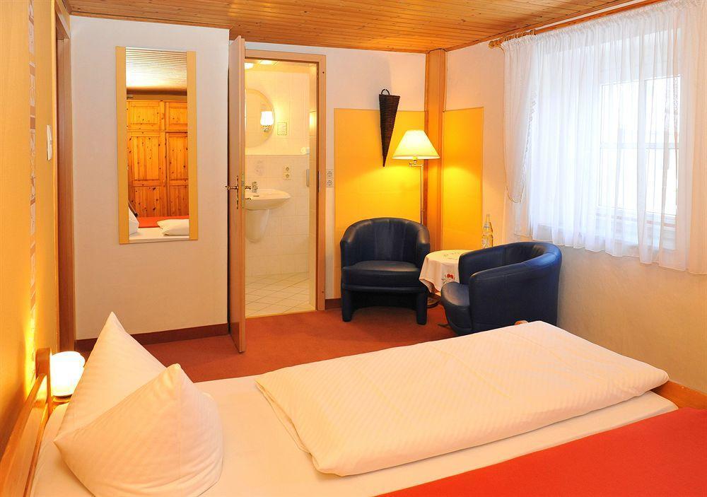 Hotel "Pension Marlis" Garni Reichenberg  エクステリア 写真