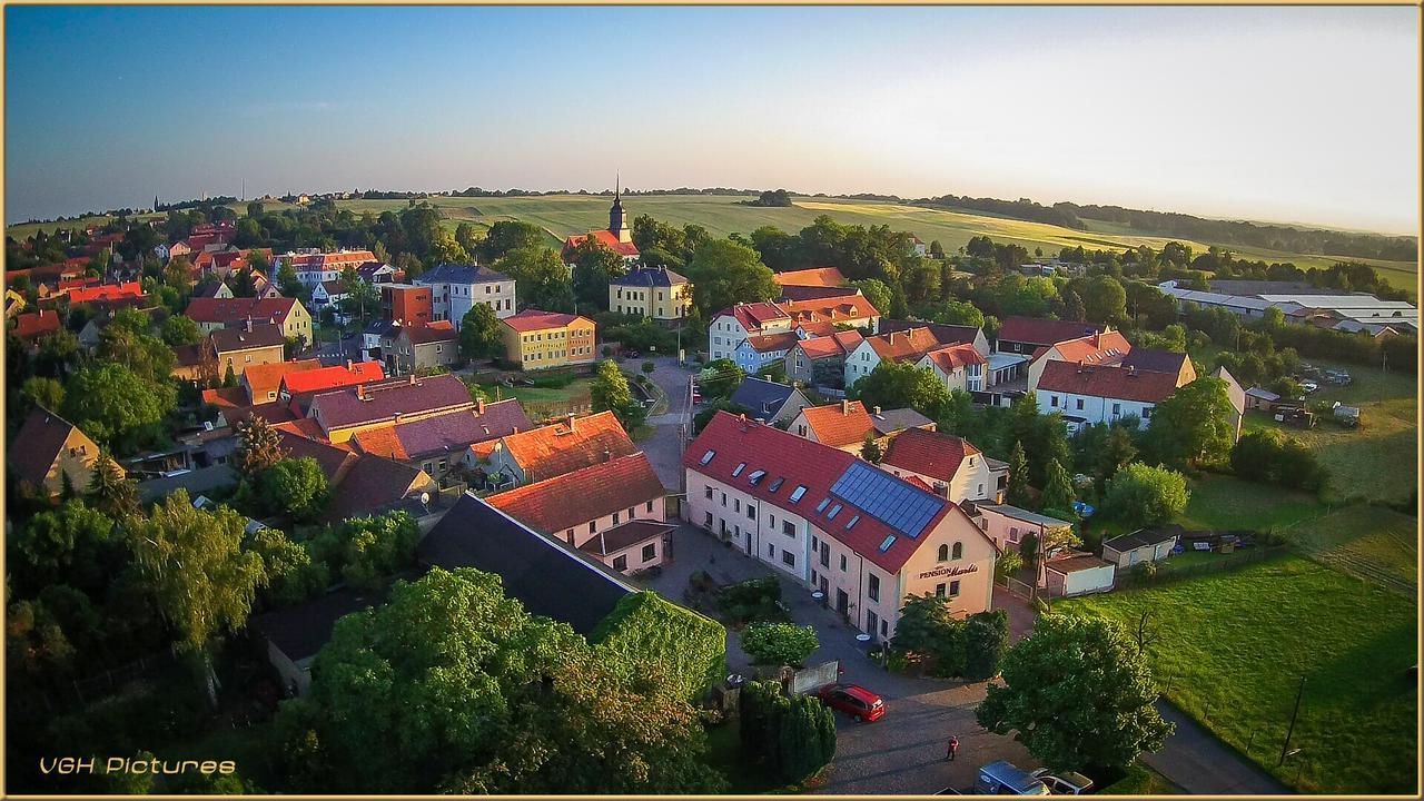 Hotel "Pension Marlis" Garni Reichenberg  エクステリア 写真