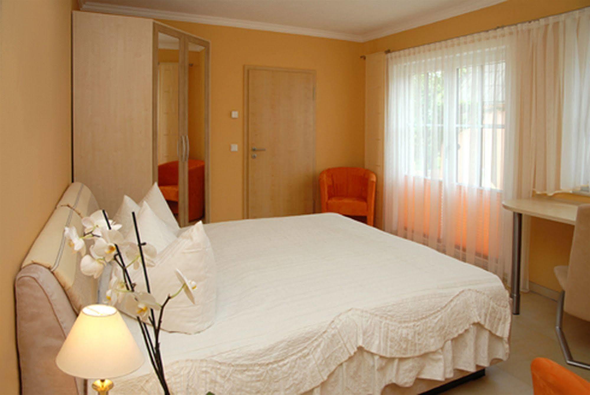 Hotel "Pension Marlis" Garni Reichenberg  エクステリア 写真