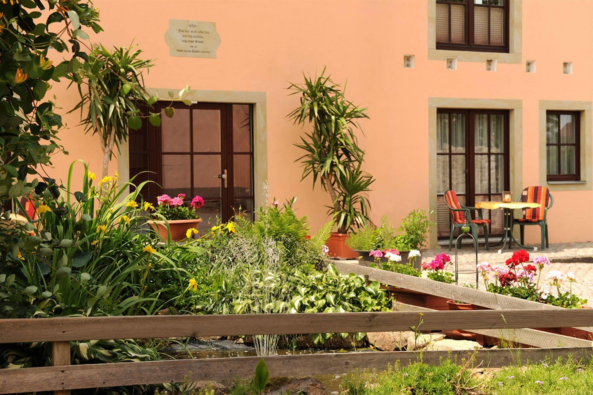 Hotel "Pension Marlis" Garni Reichenberg  エクステリア 写真